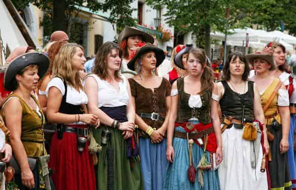 Reichsstadt-Festtage Rothenburg o. d. Tauber - Gruppe Frauen in Kleidern singen